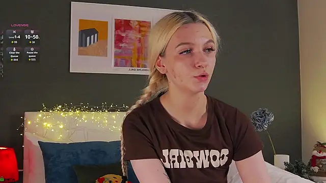 SaraHearts online show from 12.20.25