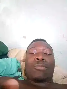 Snapshot of Mrhugeblack chatting on 10.03.25 Mrhugeblack online show from 10.03.25