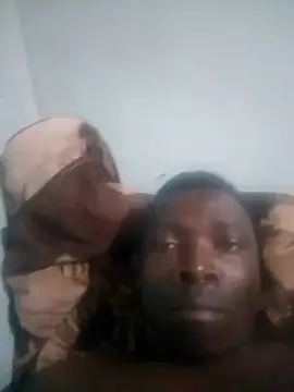 Snapshot of Mrhugeblack chatting on 10.10.25 Mrhugeblack online show from 10.10.25