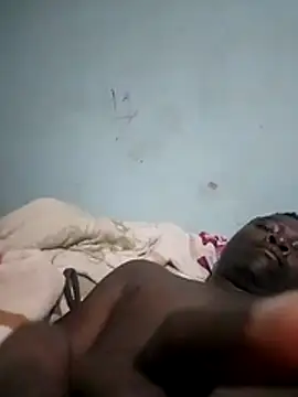 Snapshot of Mrhugeblack chatting on 10.29.25 Mrhugeblack online show from 10.29.25