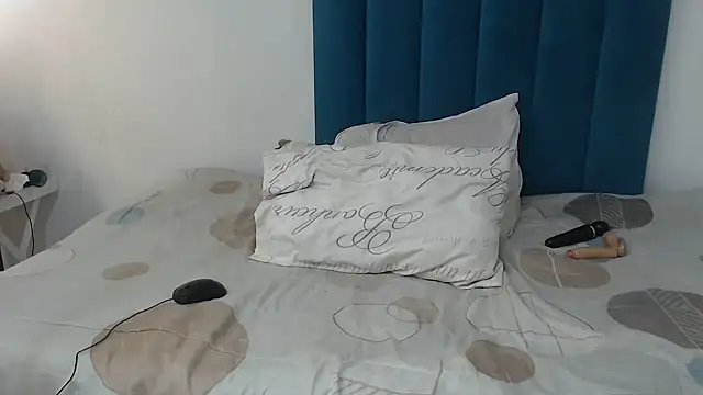 Snapshot of Bella_2025 chatting on 09.21.25 Bella 2025 online show from 09.21.25