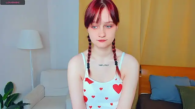 Snapshot of KatyKufel chatting on 10.25.25 KatyKufel online show from 10.25.25