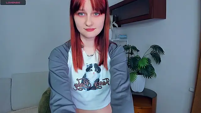 Snapshot of KatyKufel chatting on 11.18.25 KatyKufel online show from 11.18.25