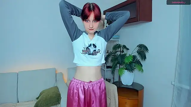 Snapshot of KatyKufel chatting on 11.23.25 KatyKufel online show from 11.23.25