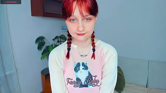 Snapshot of KatyKufel chatting on 11.26.25 KatyKufel online show from 11.26.25