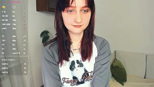 Snapshot of KatyKufel chatting on 11.28.25 KatyKufel online show from 11.28.25