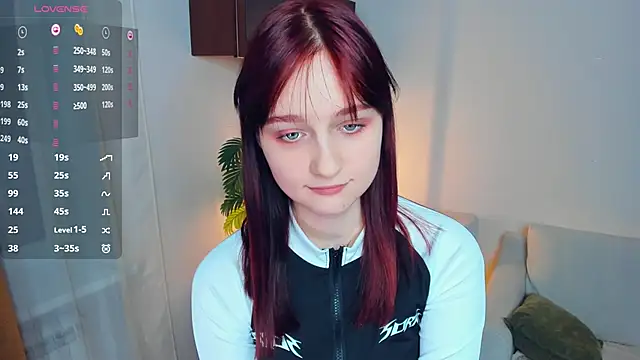 Snapshot of KatyKufel chatting on 12.05.25 KatyKufel online show from 12.05.25