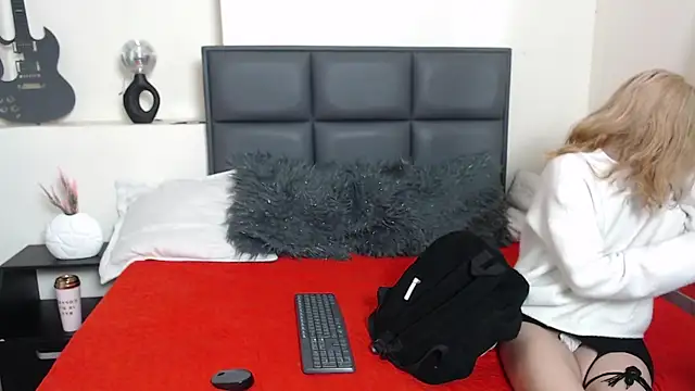 Amnesia  online show from 09.19.25