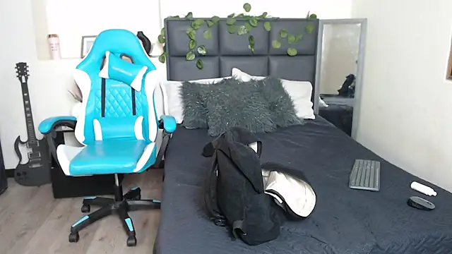 Amnesia  online show from 09.26.25