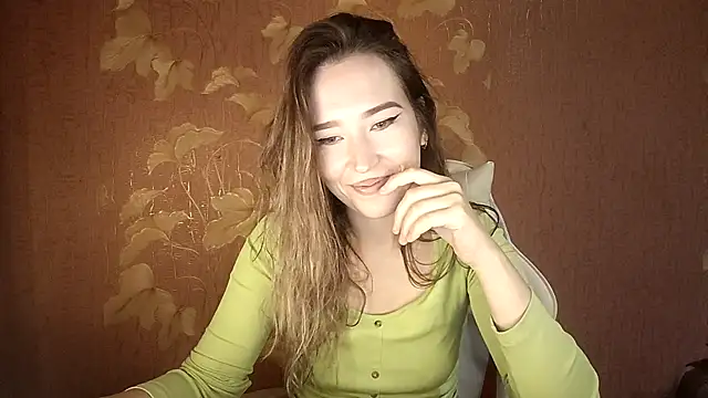 Snapshot of Awora_Wolf chatting on 10.11.25 Awora Wolf online show from 10.11.25