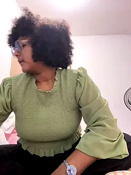 Snapshot of Rizos_hot_official chatting on 10.12.25 Rizos hot official online show from 10.12.25