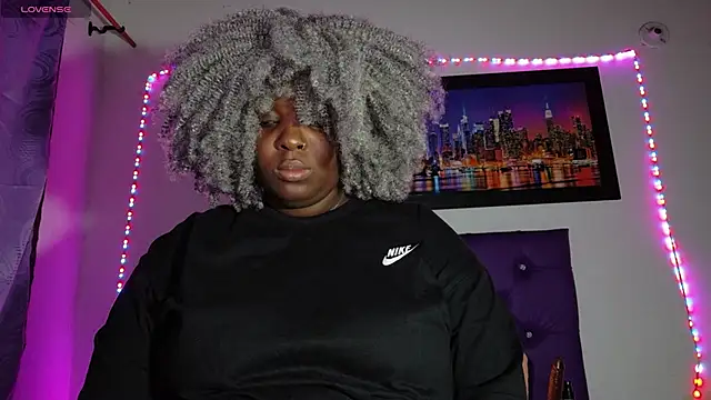 ebony NeighborMoans online show from 04.28.26