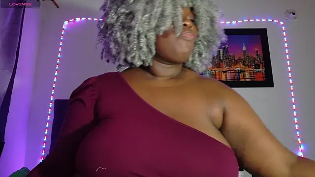 Snapshot of ebony_NeighborMoans chatting on 05.06.26 ebony NeighborMoans online show from 05.06.26