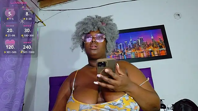 Snapshot of ebony_NeighborMoans chatting on 08.05.26 ebony NeighborMoans online show from 08.05.26