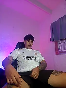 Snapshot of Saturn_boy chatting on 11.04.25 Saturn boy online show from 11.04.25