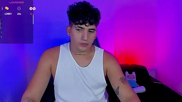 Snapshot of Saturn_boy chatting on 11.05.25 Saturn boy online show from 11.05.25