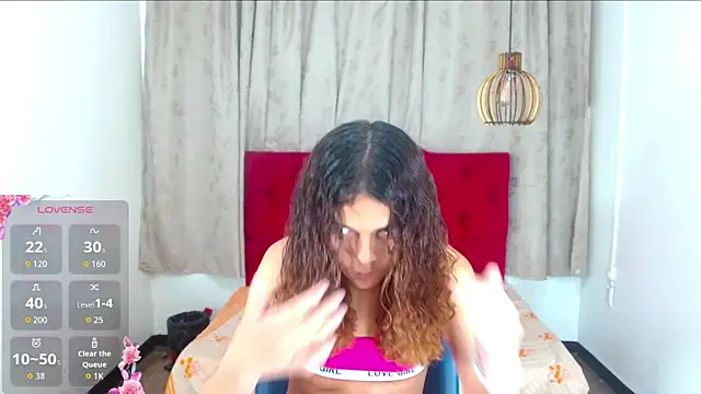 Snapshot of luisa__torres chatting on 10.24.25 luisa torres online show from 10.24.25