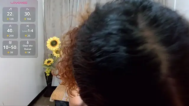 Snapshot of luisa__torres chatting on 11.22.25 luisa torres online show from 11.22.25