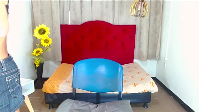 Snapshot of luisa__torres chatting on 11.23.25 luisa torres online show from 11.23.25