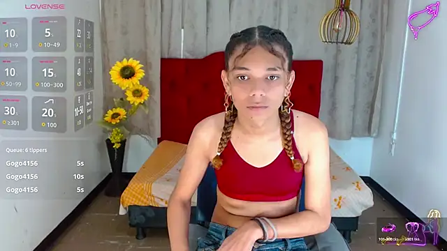 Snapshot of luisa__torres chatting on 11.30.25 luisa torres online show from 11.30.25