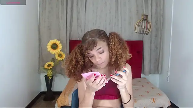 Snapshot of luisa__torres chatting on 12.20.25 luisa torres online show from 12.20.25