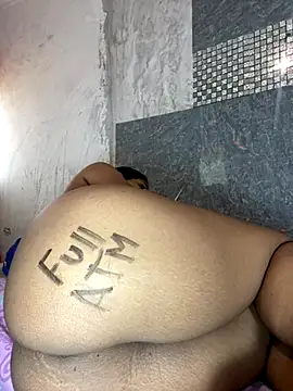 Snapshot of Messy-diana21 chatting on 12.05.25 Messy-diana21 online show from 12.05.25