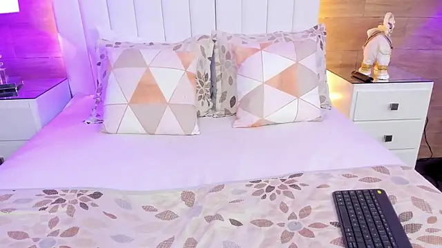 ScarletMore online show from 11.22.25