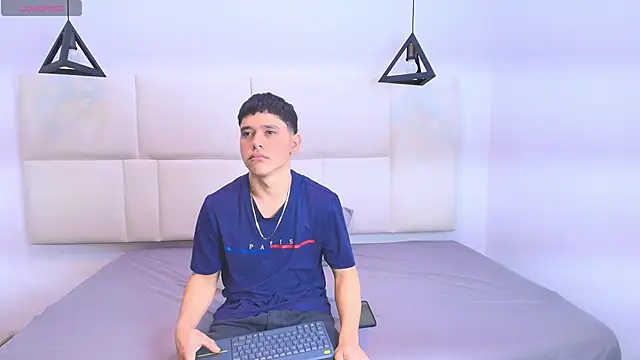 Snapshot of aron_twink66 chatting on 09.27.25 aron twink66 online show from 09.27.25
