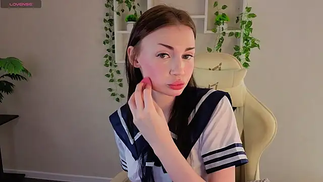 Snapshot of Jennie_Hunter chatting on 11.19.25 Jennie Hunter online show from 11.19.25