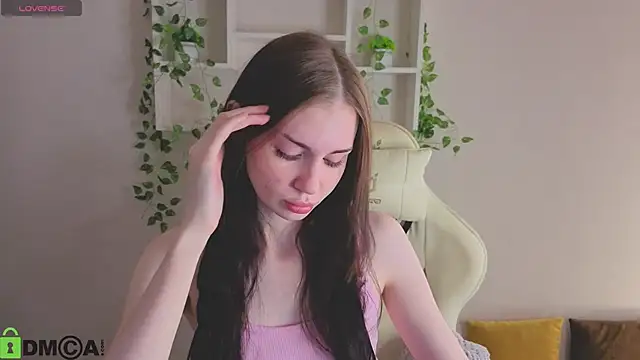 Snapshot of Jennie_Hunter chatting on 12.04.25 Jennie Hunter online show from 12.04.25