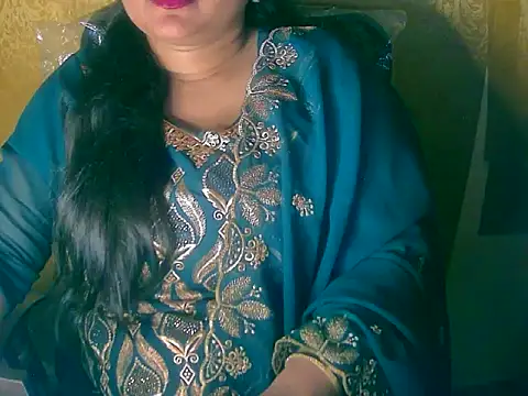 Snapshot of Saniya_K chatting on 10.08.25 Saniya K online show from 10.08.25