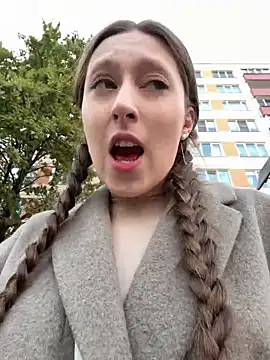 Snapshot of FroggyAnna chatting on 10.03.25 FroggyAnna online show from 10.03.25