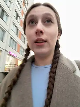 Snapshot of FroggyAnna chatting on 10.12.25 FroggyAnna online show from 10.12.25