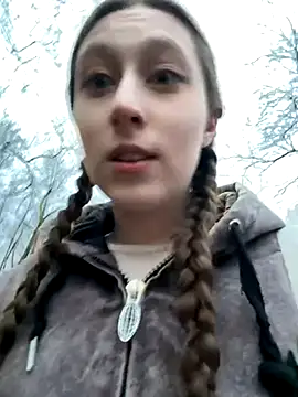 Snapshot of FroggyAnna chatting on 10.26.25 FroggyAnna online show from 10.26.25