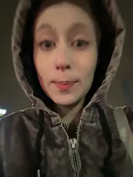 Snapshot of FroggyAnna chatting on 10.27.25 FroggyAnna online show from 10.27.25