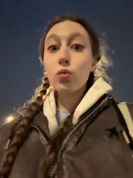 Snapshot of FroggyAnna chatting on 10.28.25 FroggyAnna online show from 10.28.25