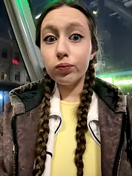 Snapshot of FroggyAnna chatting on 11.03.25 FroggyAnna online show from 11.03.25