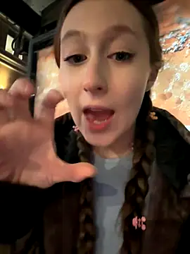 Snapshot of FroggyAnna chatting on 11.11.25 FroggyAnna online show from 11.11.25