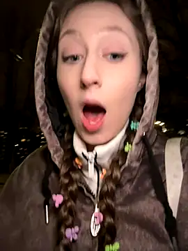 Snapshot of FroggyAnna chatting on 11.13.25 FroggyAnna online show from 11.13.25