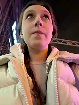 Snapshot of FroggyAnna chatting on 11.20.25 FroggyAnna online show from 11.20.25