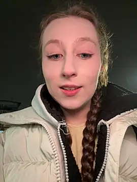 Snapshot of FroggyAnna chatting on 11.28.25 FroggyAnna online show from 11.28.25