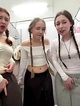 Snapshot of FroggyAnna chatting on 12.15.25 FroggyAnna online show from 12.15.25