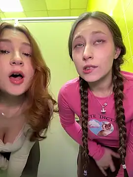 Snapshot of FroggyAnna chatting on 12.22.25 FroggyAnna online show from 12.22.25