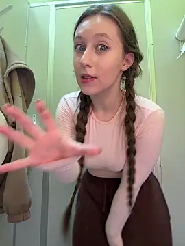 Snapshot of FroggyAnna chatting on 03.02.26 FroggyAnna online show from 03.02.26