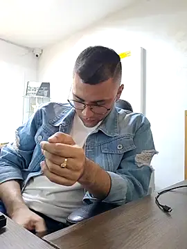 Snapshot of Eros_Flex chatting on 10.20.25 Eros Flex online show from 10.20.25