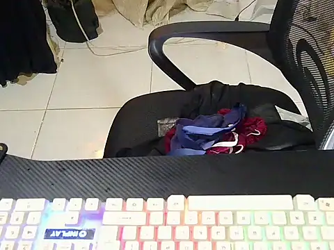 Snapshot of honeyLushess chatting on 12.02.25 honeyLushess online show from 12.02.25