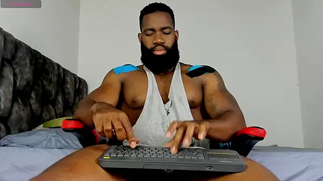 Snapshot of james_musclebbc chatting on 06.05.26 james musclebbc online show from 06.05.26