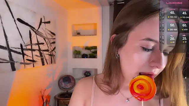 Snapshot of sweetbabemary chatting on 10.20.25 sweetbabemary online show from 10.20.25