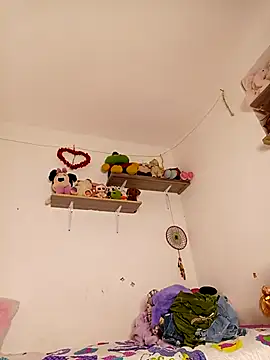 Liahdiaz  online show from 10.24.25