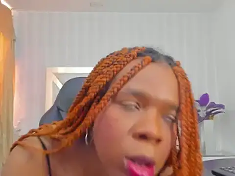 Snapshot of LicyEvans1 chatting on 10.28.25 LicyEvans1 online show from 10.28.25